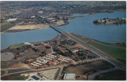 Looking South Over The Lake To Yarralumia And Deakin - Canberra - & Air View - Autres & Non Classés