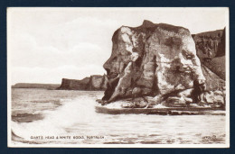 Irlande Du Nord. Comté D'Antrim. Portrush. Giant's Head  & White Rocks - Antrim