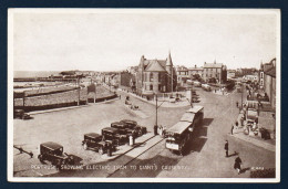 Irlande Du Nord. Comté D'Antrim. Portrush. Showing Electric Tram To Giant's Causeway. Touristes. Voitures Et Autobus. - Antrim