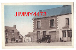 CPA - BESLE (Loire-Inf.) Un Coin De La Place ( Vieille Voiture ) ( Commune De Guémené-Penfao ) Phot A. Leparoux - Guémené-Penfao