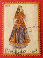 22 Grèce Costume Régional - Textil