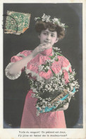 FANTAISIES - Femmes - Voilà Du Muguet - Ce Présent Est Doux - Carte Postale Ancienne - Vrouwen