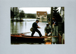 Persan (95) : La Distribution Du Courrier Pendant Les Innondations De Février 1995 - Persan