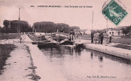 Laroches - Migennes - Une Ecluse Sur Le Canal - Peniche  -   CPA °Jp - Laroche Saint Cydroine