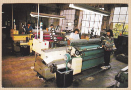 17707 / VIELMUR-sur-AGOUT Tarn Ouvrières Atelier Tissage Machine Métier à Tisser Spécialiste Tissu Ameublement 1985s - Vielmur Sur Agout