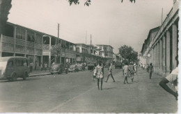 CPA Abidjan Cote D Ivoire La Rue Du Commerce - Ivoorkust