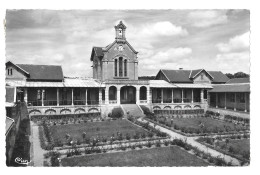 Marines, Hopital Hospice. Cour D'honneur Et Chapelle (A19p50) - Marines