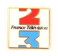 Superbe Pin's FRANCE TELEVISION - Logo Antenne 2 - Logo France 3 -  Zamac - Arthus Bertrand - N155 - Arthus Bertrand