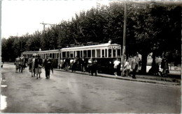 Neuville-sur-Saône Arrivée Du Train Bleu Rhône Cp Semi-Moderne Avec Tirage Noir-et-Blanc Dentelé En TB.Etat - Neuville Sur Saone