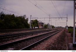 Photo Diapo Diapositive Slide TRAIN Wagon Poste D'Aiguillage Du KM 186 De La Ligne Paris Marseille En 2001 VOIR ZOOM - Dias