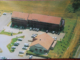 89 - MONETEAU - Lieu Dit "la Grande Source" - Hôtel Gril Campanile - Vue Aérienne. (Rare) - Moneteau