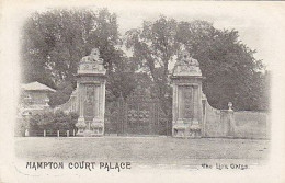 AK 206308 ENGLAND - London - Hampton Court Palace - The Lion Gates - Hampton Court