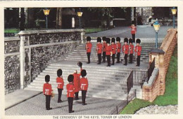 AK 206362 ENGLAND - London - Tower Of London- The Ceremony Of The Keys - Tower Of London