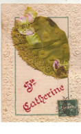 N°16956 - Carte Gaufrée - Bonnet Ste-Catherine - Bonnet Vert, Et Fleurs En Ruban Rose - Sainte-Catherine