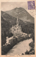 FRANCE - Lourdes - Vue Générale De La Basilique Et Le Gave - Carte Postale Ancienne - Lourdes