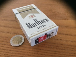 Paquet Cigarettes Vide Etats-Unis "Marlboro 100’s - CALIFORNIA TAX PAID" USA - Empty Tobacco Boxes