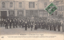 62-BETHUNE- LES CHARITABLES DEVANT L'EGLISE - Bethune