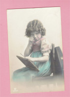 XB1219 JEUNE FILLE, ENFANT, GIRL FAMOUS MODELGRETE REINWALD LITTLE SISTER HANNI CRYING RPPC - Portraits