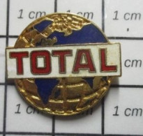 2619 Pin's Pins / Beau Et Rare / CARBURANTS / GLOBE TERRESTRE TOTAL MODELE BLEU Par ARCANE - Carburants