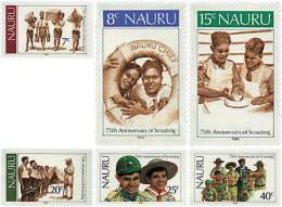 725169 HINGED NAURU 1982 75 ANIVERSARIO DEL ESCULTISMO - Nauru