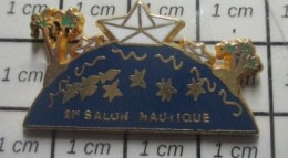 715B  Pins Pin's / Rare & Belle Qualité  BATEAUX / 31e SALON NAUTIQUE BATEAU EN PAPIER COCOTIERS - Barcos