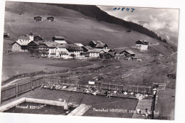 E5226)  HINTERTUX - Zillertal - Thermalbad Mit Vielen Badenden U,. Häuser U. Kirche Im Hintergrund ALT! - Zillertal