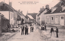 Saint Sauveur En Puisaye - Une Noce -  Rue Du Grand Jeu  -  Photographe - CPA °Jp - Saint Sauveur En Puisaye