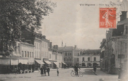 VIC SUR BIGORRE PLACE DE LA REPUBLIQUE 1912 TBE - Vic Sur Bigorre