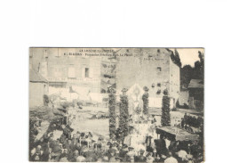 SAINT ALBAN-- PROCESSION DE LA FËTE DIEU SUR LA PLACE EN 1906 - Saint Alban Sur Limagnole