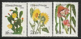 ST THOMAS Et PRINCE - N°828/30 ** (1985) Fleurs - Sao Tome Et Principe
