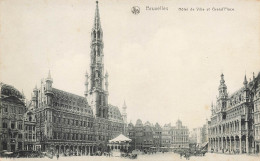 CPA Bruxelles-Hôtel De Ville Et Grand Place     L2707 - Monumenti, Edifici