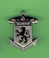 Insigne Du Croiseur Lourd Duquesne 1924 ARSENAL DE BREST GUERRE 1939 1945 WWII Fabrication ARTHUS BERTRAND PARIS - Marine