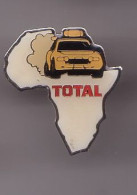 Pin's Rallye Paris Dakar Voiture Carburant Total Et Continent Africain Afrique  Réf 1396 - Rally