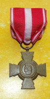 MEDAILLE DE LA CROIX DE LA VALEUR MILITAIRE   , REPUBLIQUE FRANCAISE  ,  BON ETAT VOIR PHOTOS  . POUR TOUT RENSEIGNEMENT - Frankrijk