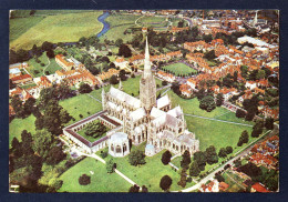 Royaume-Uni. Wiltshire. Salisbury. Vue Aérienne De La Cathédrale ( Richard Poore / 1220-1265). 1968 - Salisbury