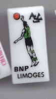 Pin's En Porcelaine Thoscas Limoges Basketball BNP Limoges Réf 3268 - Basketbal