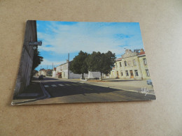 Cp  St - Aubin De  Blaye  La  Mairie  Et Le  Monument Aux  Morts - Blaye