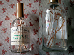 Eau De Toilette De Bourbon "VETYVER" Avec Racine De Vétyver à L'intérieur - Ile De La Réunion_D318 - Flakons (leer)