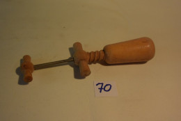 C70 Ancien Tire Bouchon En Bois - Bottle Openers