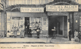 CPA 03  MOULINS MAGASIN ET HOTEL PLACE D'ALLIER 1906..  Rare Voir Librairie Léon Petit, Hotel Avec Garage D'automobiles - Moulins