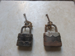 Lot De 2 Anciens Cadenas Pour Cantines - Equipement