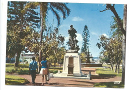 île De La Réunion - SAINT-PIERRE - Monument Aux Morts - éd. HACHETTE 6047 - Saint Pierre