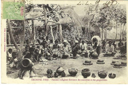 Archipel Fidji Femmes Indigènes Fabricant Des Marmites Et Des Gargoulettes - Fiji