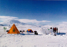 1 AK Antarctica / Antarktis * Field Safety Training On The Ross Ice Shelf As Mt. Erebus Looms In The Distance * - Autres & Non Classés