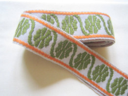 Galon Tapissier Bicolore Vert/orange Sur Fond Beige - Laces & Cloth