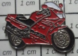 810h Pin's Pins / Beau Et Rare / MOTOS / GROSSE MOTO SPORTIVE ROUGE A IDENTIFIER - Moto