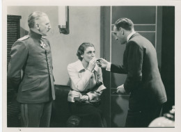 Photo Véra Korène, Georges Prieur Dans Le Film 2ème Bureau De Pierre Billon En 1935 - Famous People