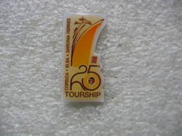 Pin's Bateau De Croisiere, Les 25 Ans Du TOURSHIP Corsica - Elba - Sardinia Ferries. 1968-1993. - Transports