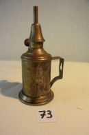 C73 Ancienne Lampe Feutrée De Marque Abeille Dite PIGEON Old Lamp - Ancient Tools