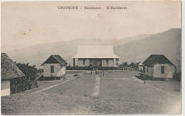 Post Card   Ononghe (Papouasie  Papua)  Une Résidence Habitation Coloniale   Ed Missionnaires  Du Sacré Cooeur - Papoea-Nieuw-Guinea